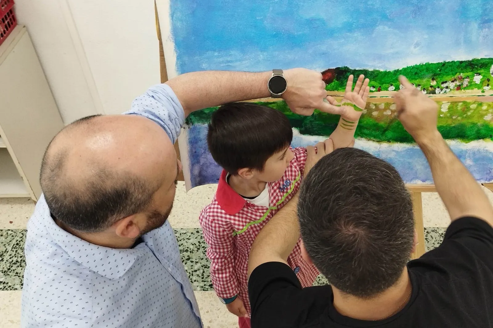 Artistic interaction as a family — Colegio San Roque — Families · May 2025 (2/2)
